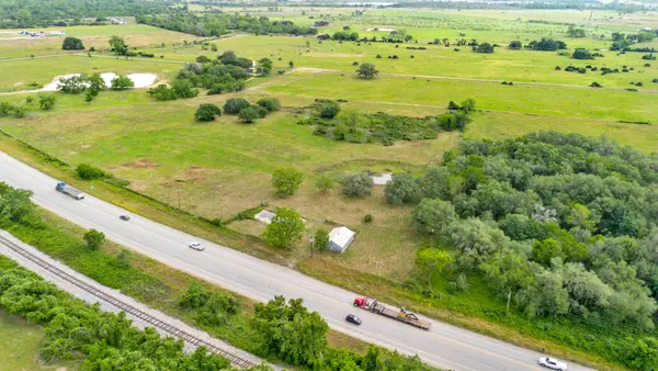 4882 E Us Highway 90a, Alleyton, TX 78935