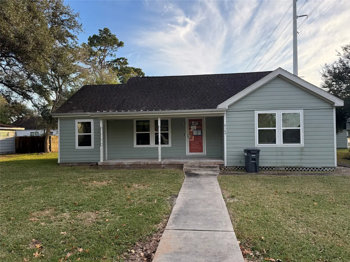 8109 Magnolia Lane, Hitchcock, TX 77563 - Image #1