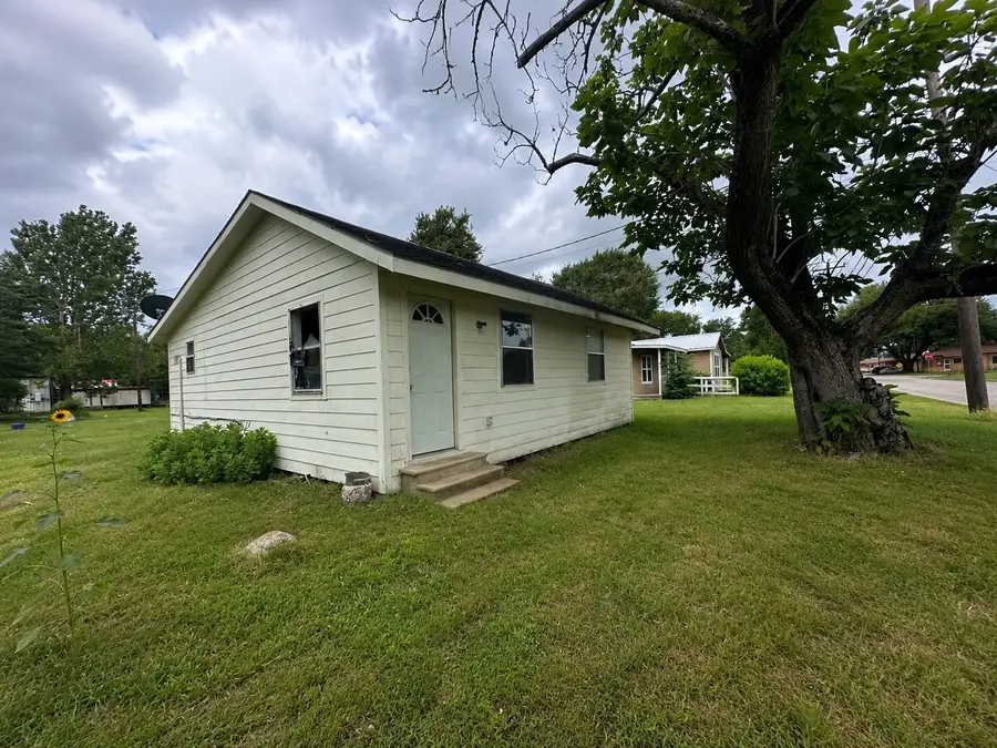 407/405 N Kleas, 202 Bois Darc, Edna, TX 77957 - #2