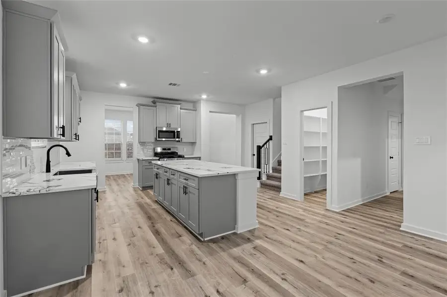 8310 Amethyst Valley Ln, Angleton, TX 77515 - Image #2