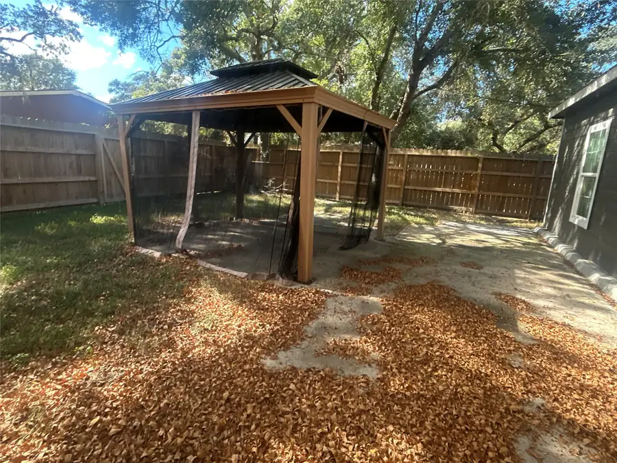 104 Mesquite Street, Louise, TX 77455 - Image #2