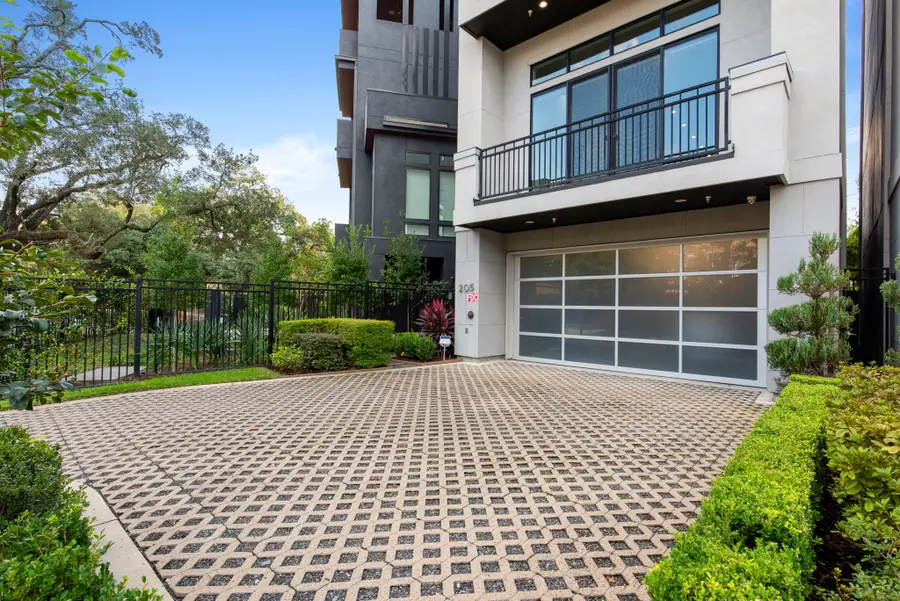 205 Portland Street, Houston, TX 77006 - #2