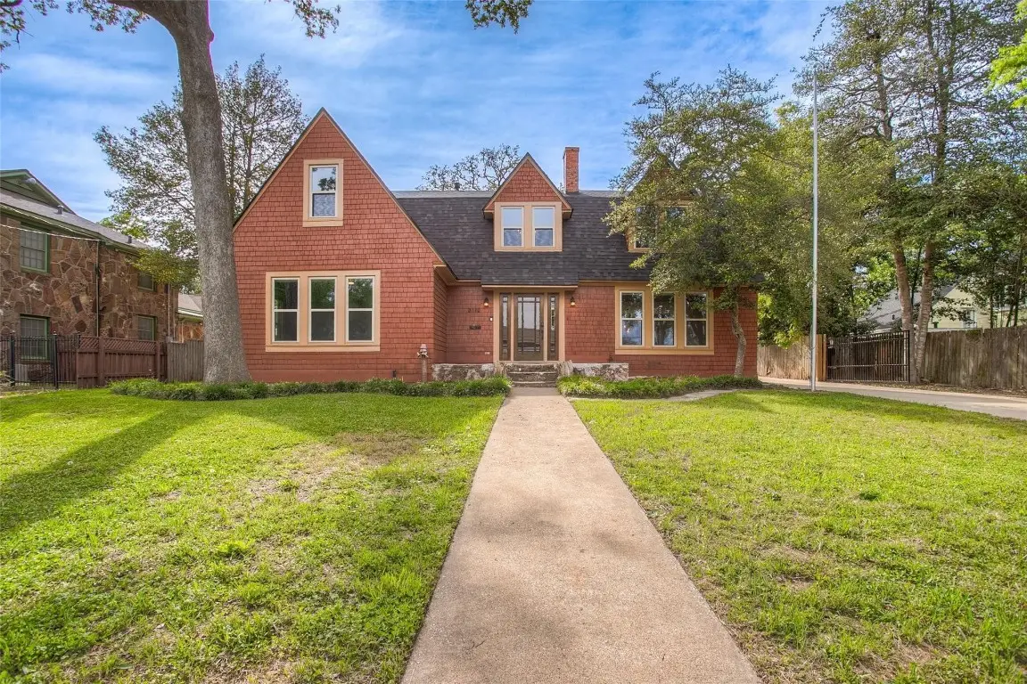 2010 Avenue N 1/2, Huntsville, TX 77340 - #1