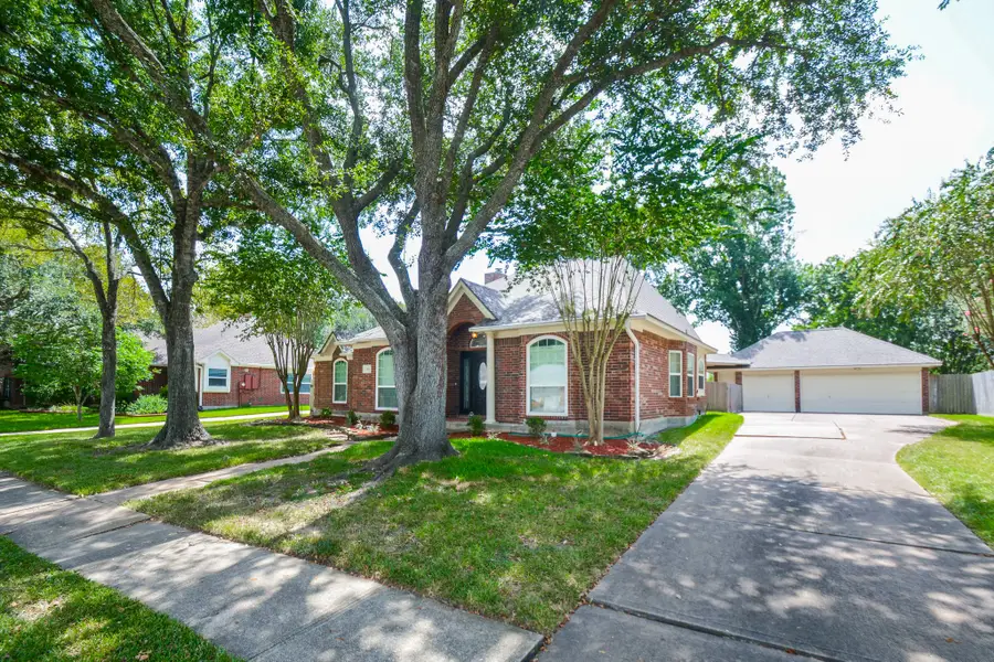 705 Eagle Lakes Drive, Friendswood, TX 77546 - #2