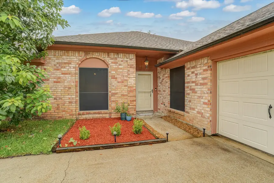 139 Spanish Moss Lane, Lake Jackson, TX 77566 - #2