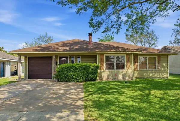 805 S Circle Drive, Baytown, TX 77520