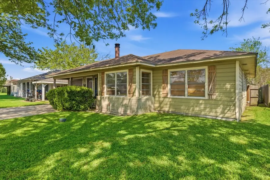 805 S Circle Drive, Baytown, TX 77520 - #2