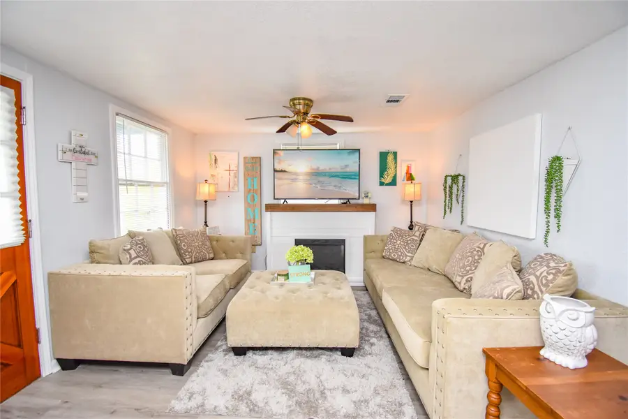 2025 Victory Avenue, Galveston, TX 77551 - Image #2