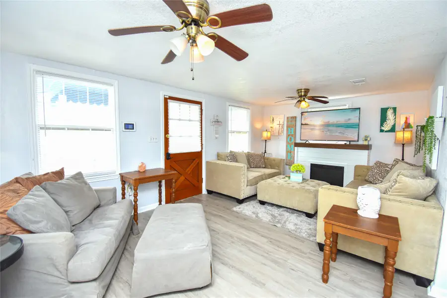 2025 Victory Avenue, Galveston, TX 77551 - Image #3