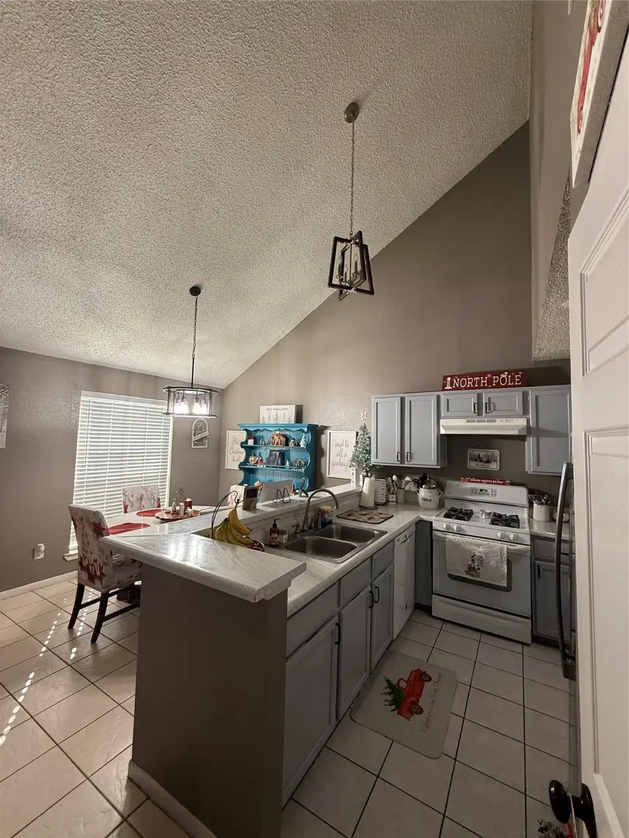 9810 Brookside Drive, La Porte, TX 77571 - Image #2