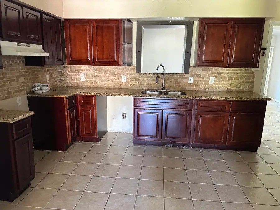 930 S Utah Street, La Porte, TX 77571 - #3
