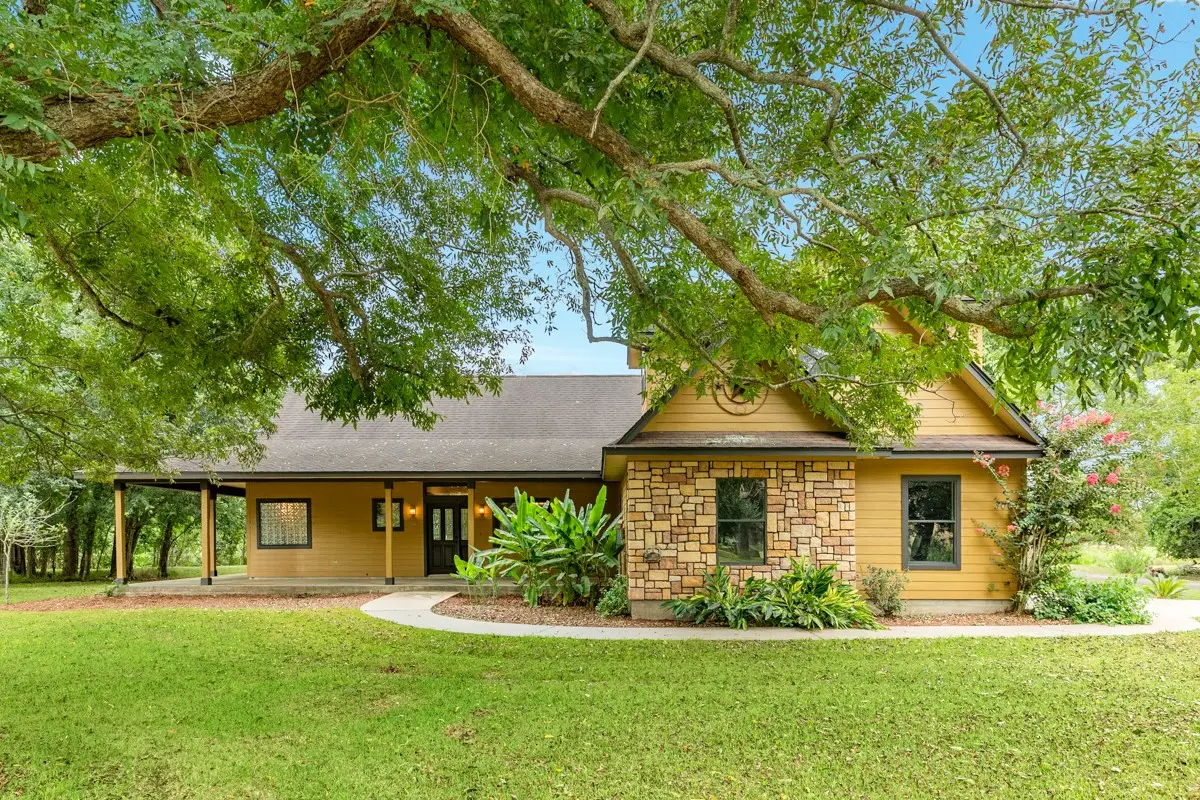 306 Wagon Wheel Trail, Angleton, TX 77515 - #1