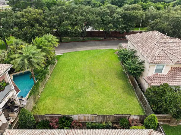 403 Waterford Way, Kemah, TX 77565