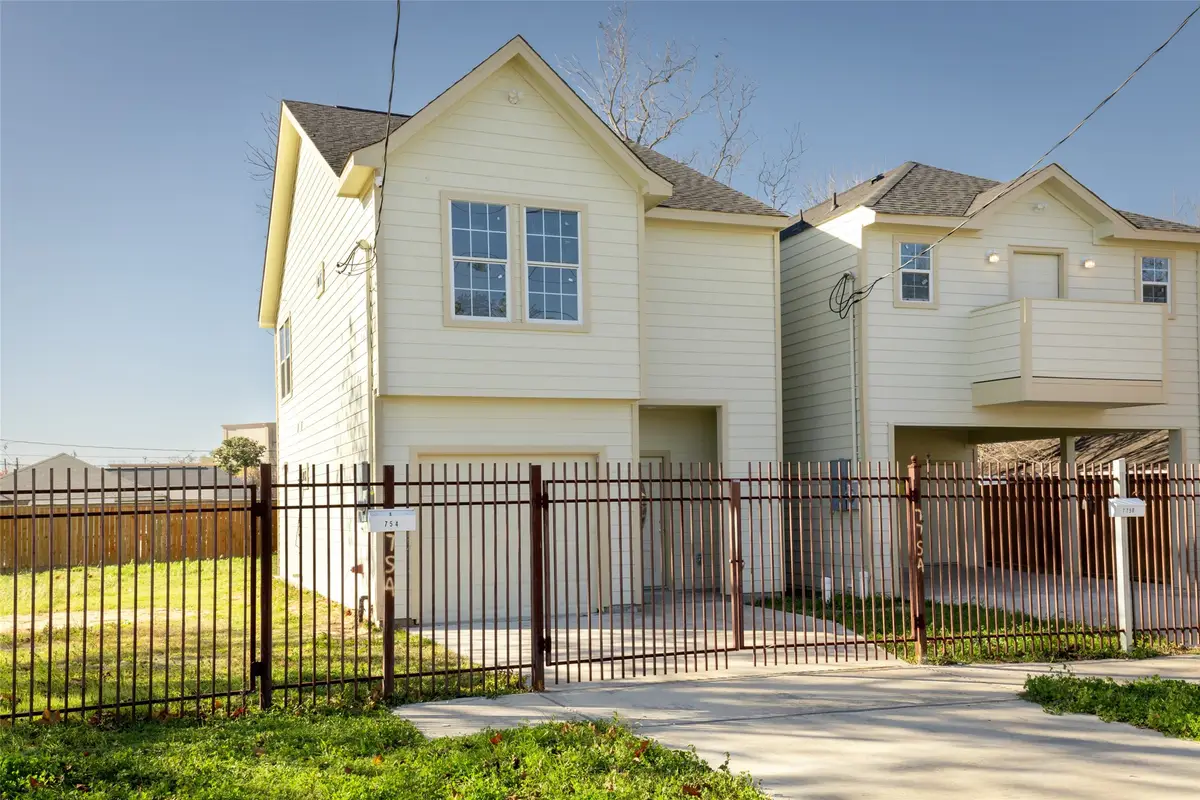 7754 Avenue J, Houston, TX 77012 - #1