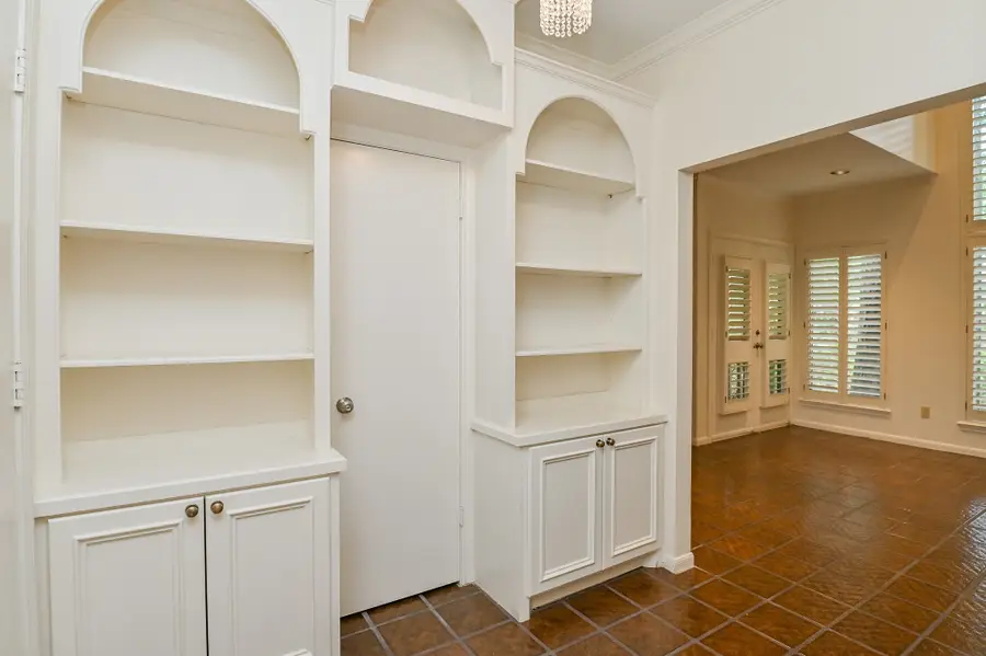 294 Sugarberry Circle, Houston, TX 77024 - Image #3