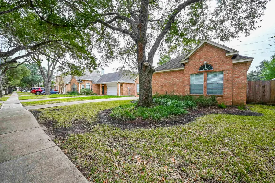 4606 Topaz Trail Drive, Sugar Land, TX 77479 - Image #2