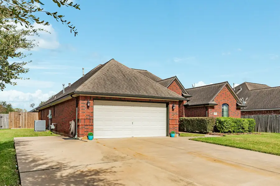 138 Dove Trail, Richwood, TX 77531 - Image #2