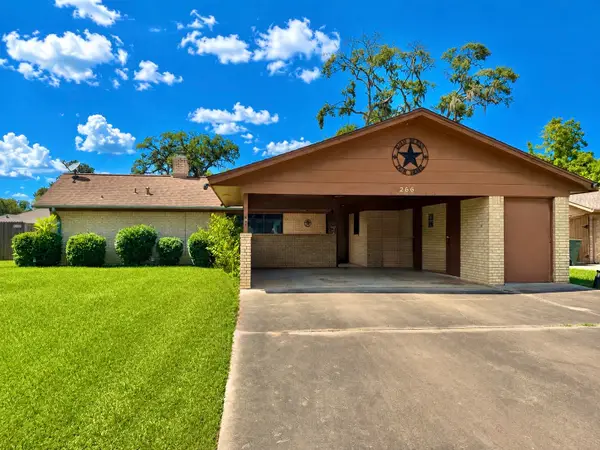 266 Inwood Drive, West Columbia, TX 77486
