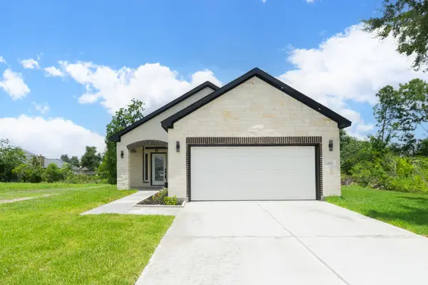 423 Manor Avenue, Arcola, TX 77583
