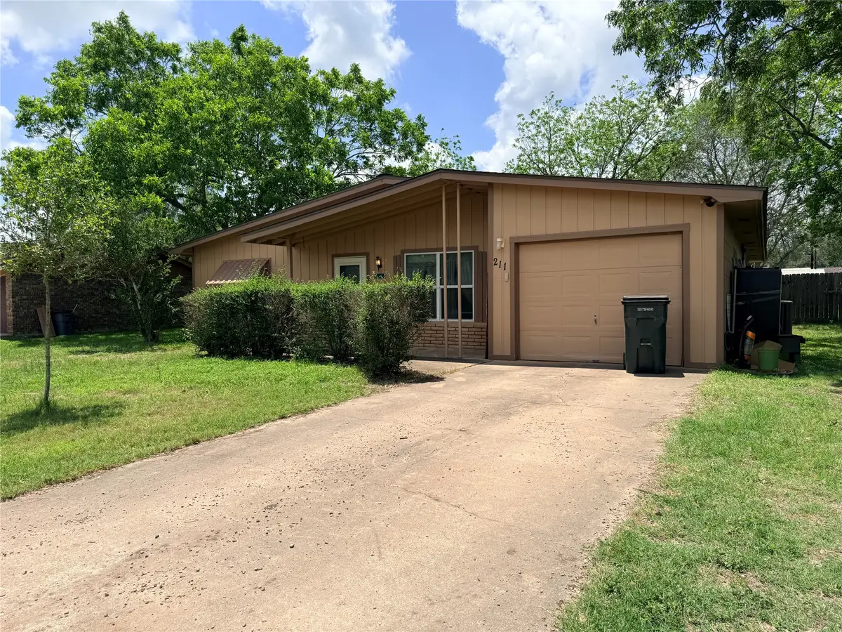 211 N Simpson Street, Yorktown, TX 78146 - #1