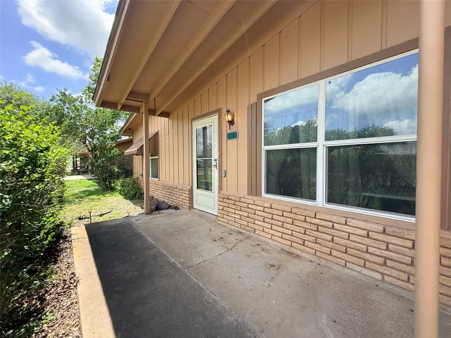 211 N Simpson Street, Yorktown, TX 78146 - #2