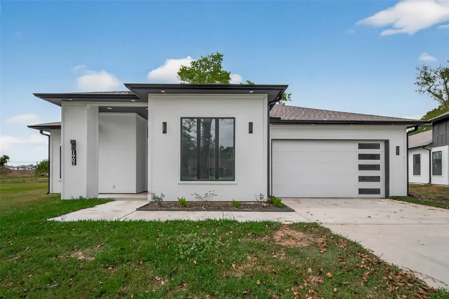 1902 Bell Street, Dayton, TX 77535 - Image #2