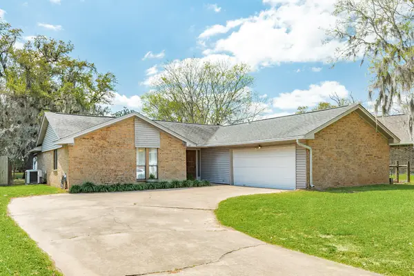 281 Crestview Drive, West Columbia, TX 77486