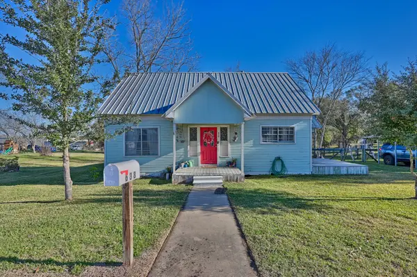 638 W Fisher Street, Bellville, TX 77418