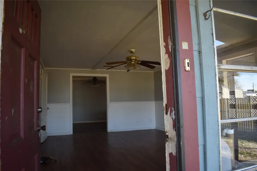 224 East Pine Avenue, Winnie, TX 77665 - #2