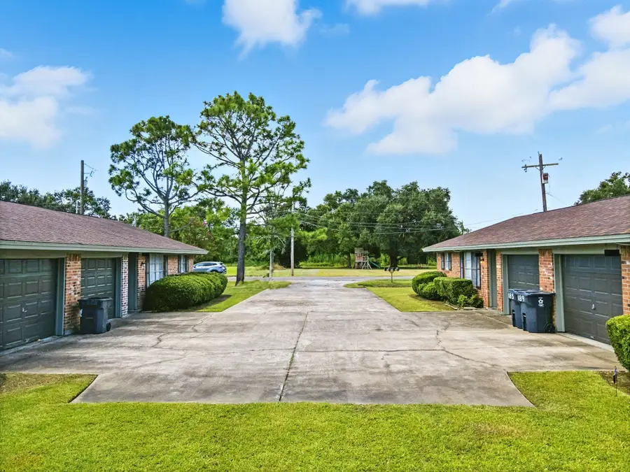 195 Crepe Myrtle, Bridge City, TX 77611 - Image #2