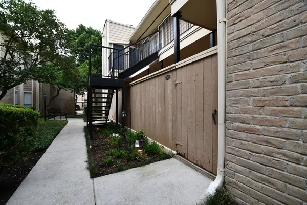 720 Bering Drive #169, Houston, TX 77057