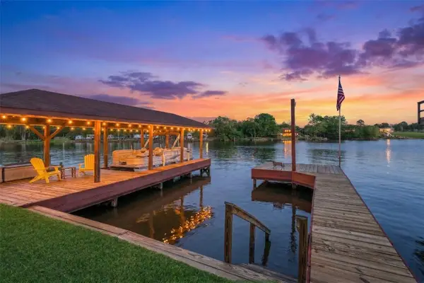 10880 Circle Drive, Willis, TX 77318