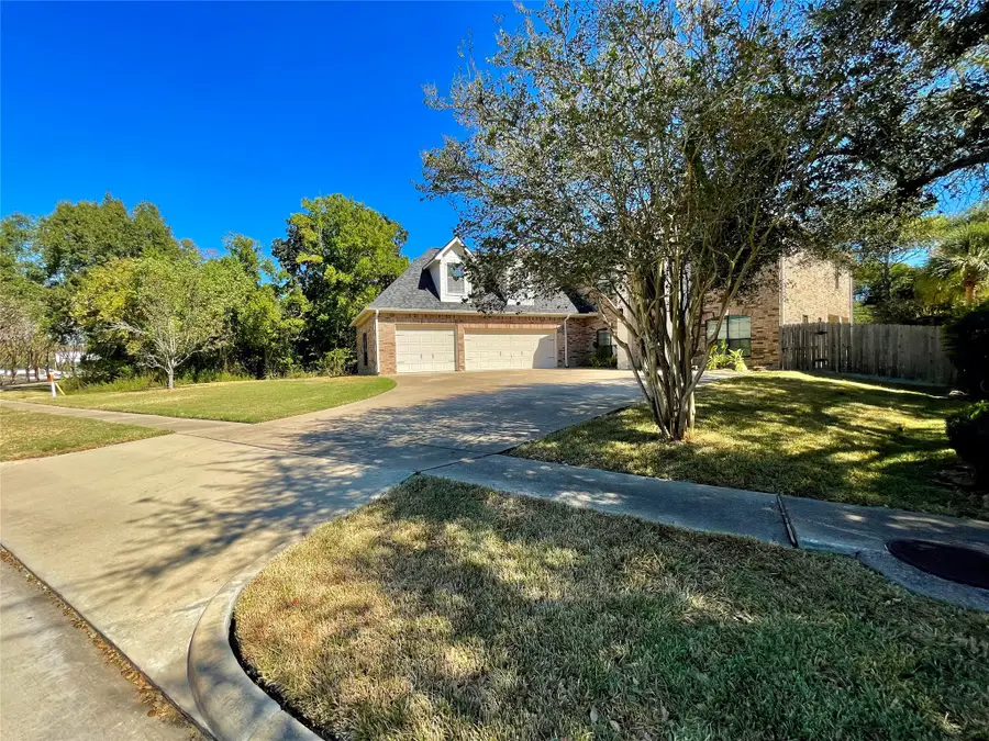 4138 Lakepointe Forest Drive, Seabrook, TX 77586 - #2