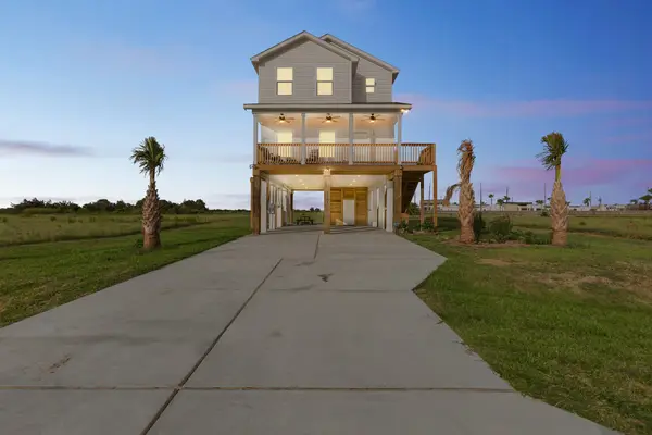 18103 Shaman Drive, Galveston, TX 77554