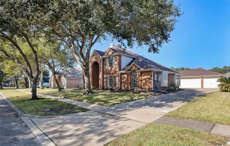 2020 Sterling Pointe Court, League City, TX 77573 - Image #2