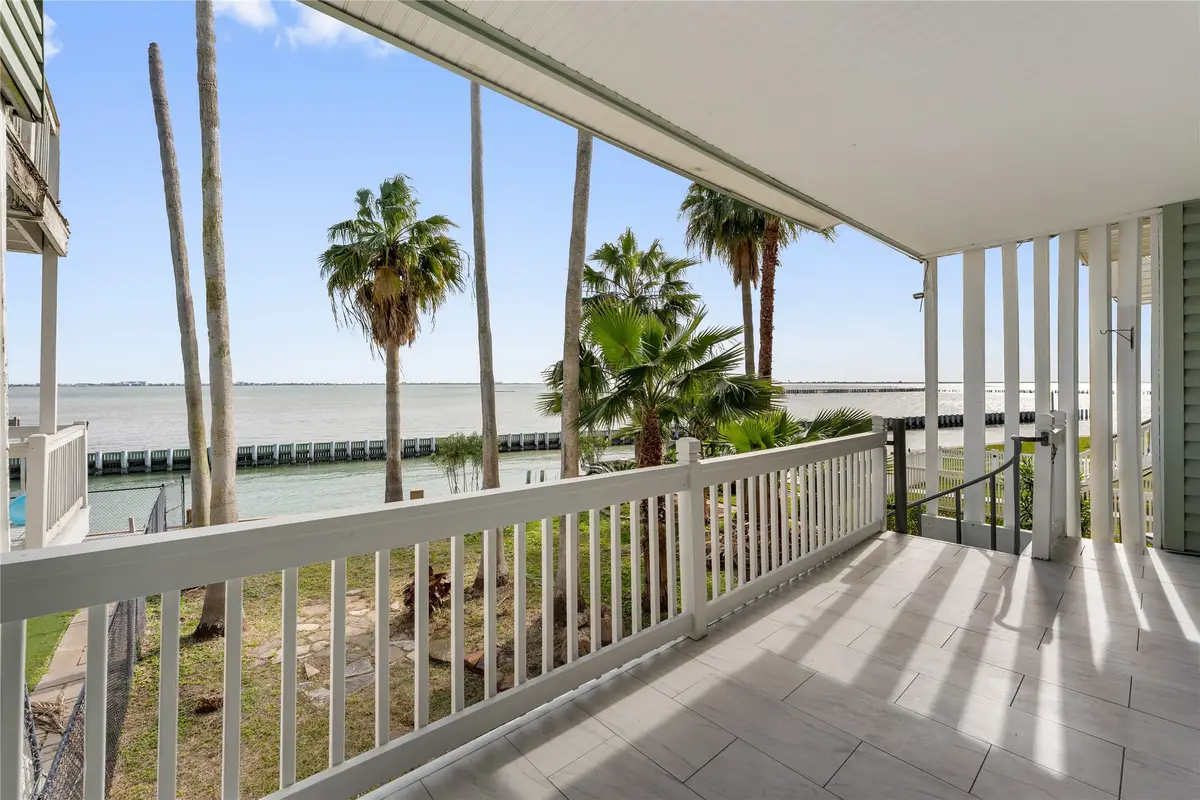 5 Tiki Circle, Tiki Island, TX 77554 - #1