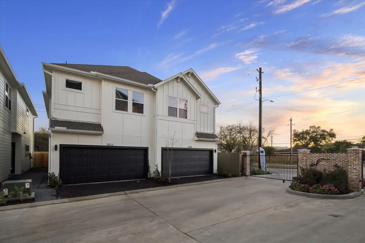 3911 Willowbend Point, Houston, TX 77025 - Image #1