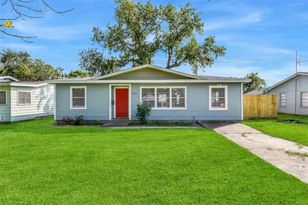 1525 Wayside Drive, Texas City, TX 77590