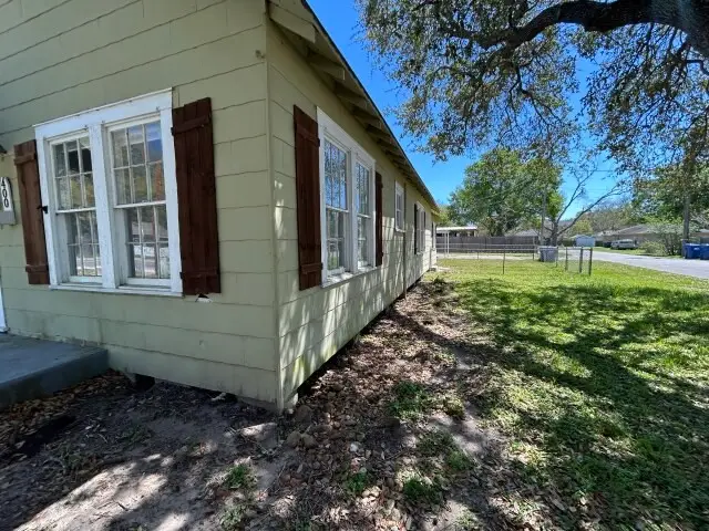 400 N Stevenson Street, Eagle Lake, TX 77434 - #2