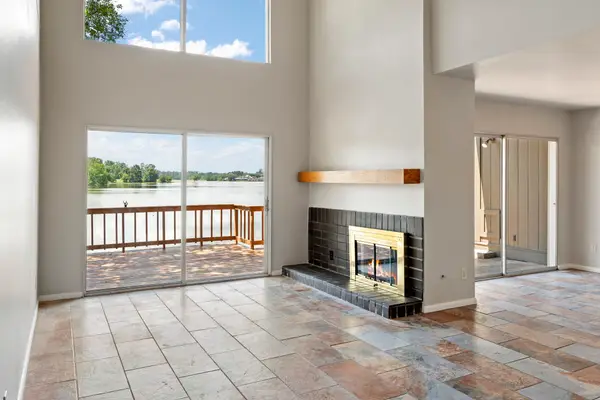206 Waters Edge, Huntsville, TX 77340