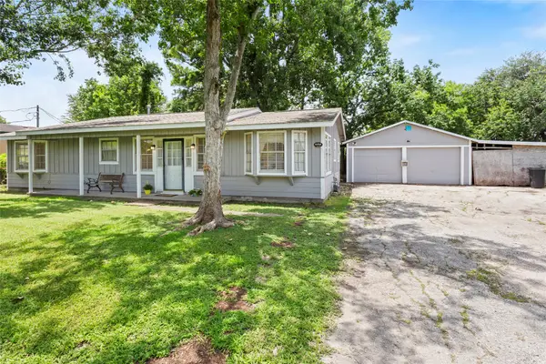 4444 18th Street, Bacliff, TX 77518