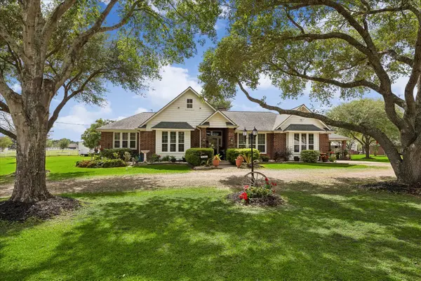 428 Briar Creek Lane, Sealy, TX 77474