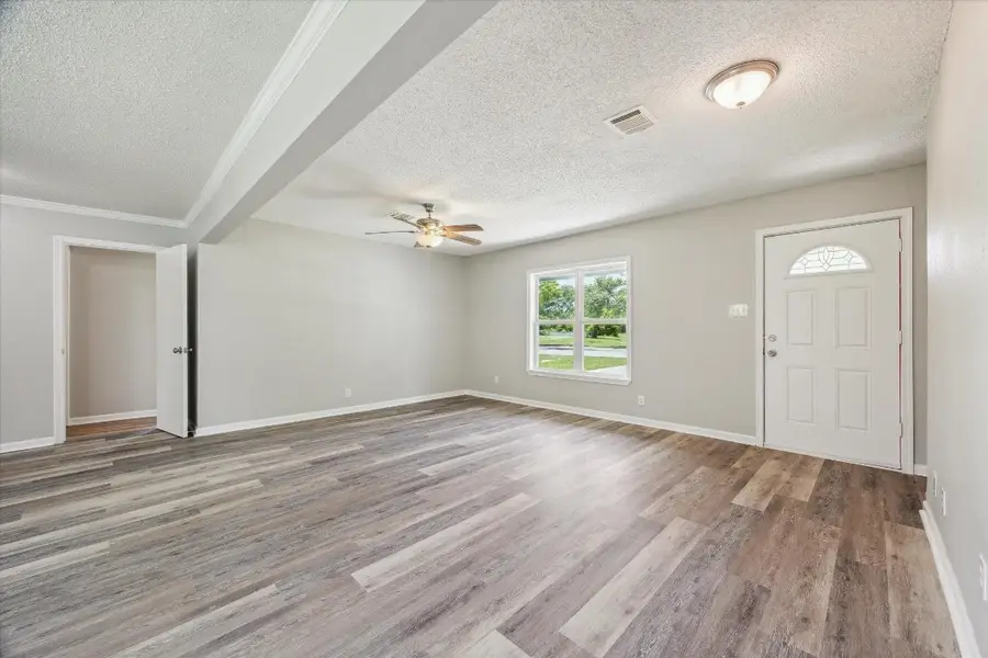 210 Laurel Street, Lake Jackson, TX 77566 - #2