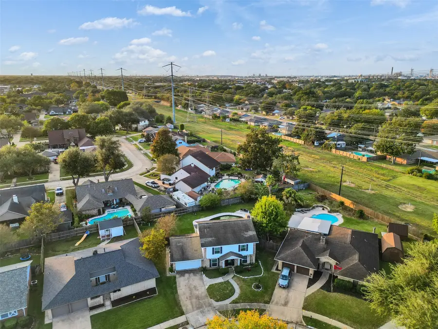 925 N Amy Drive, Deer Park, TX 77536 - Image #2