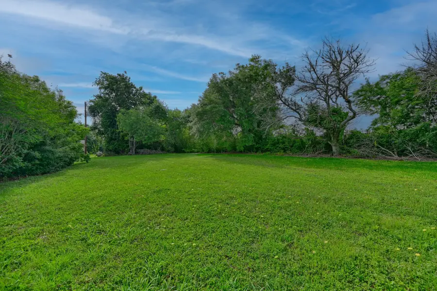 915 Farmers, Brenham, TX 77833 - #2