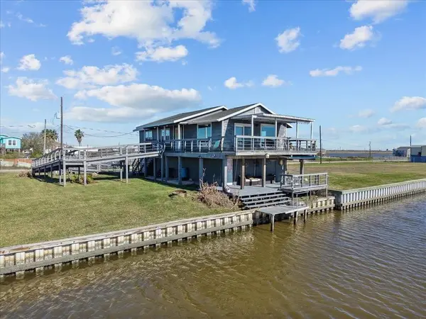 6931 W Holiday Street, Hitchcock, TX 77563