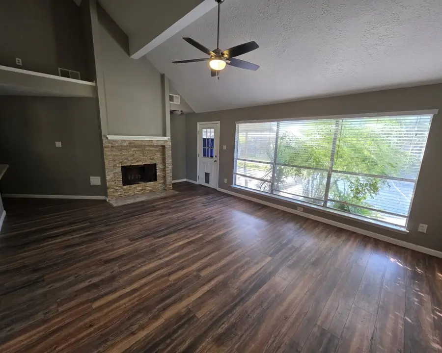 10900 Dogwood Drive, La Porte, TX 77571 - Image #2