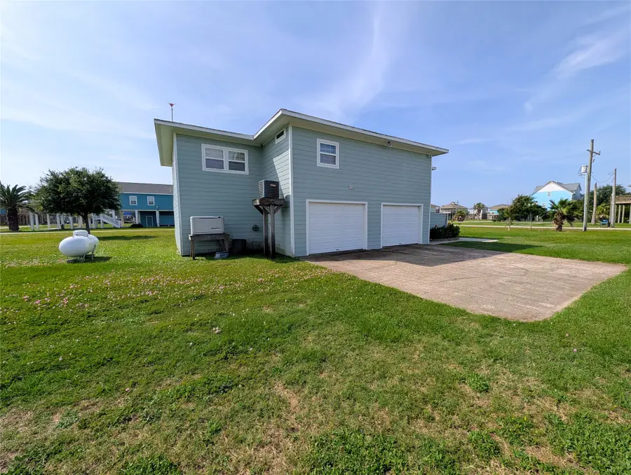 942 Surfview, Crystal Beach, TX 77650 - #2