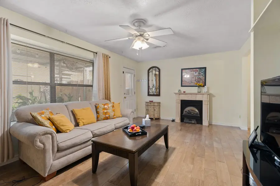 3836 Laura Leigh Drive, Friendswood, TX 77546 - #3