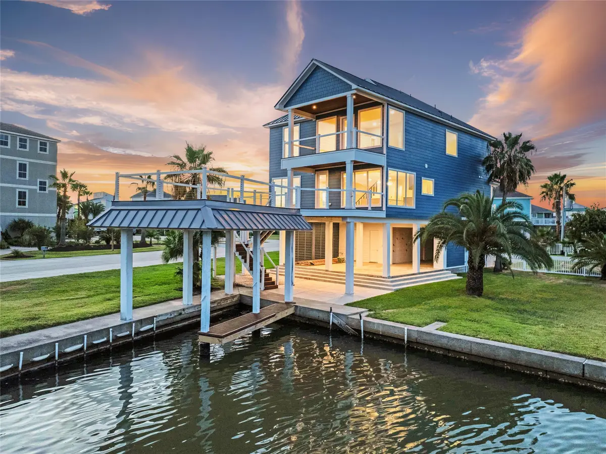 243 Bamaku Bend, Tiki Island, TX 77554 - #1